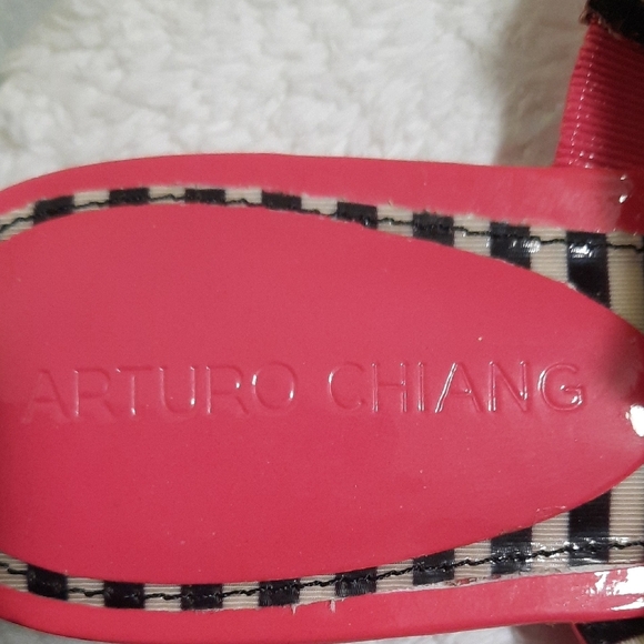 Arturo Chiang Red Sandals with Checkered Insole - Picture 2 of 5